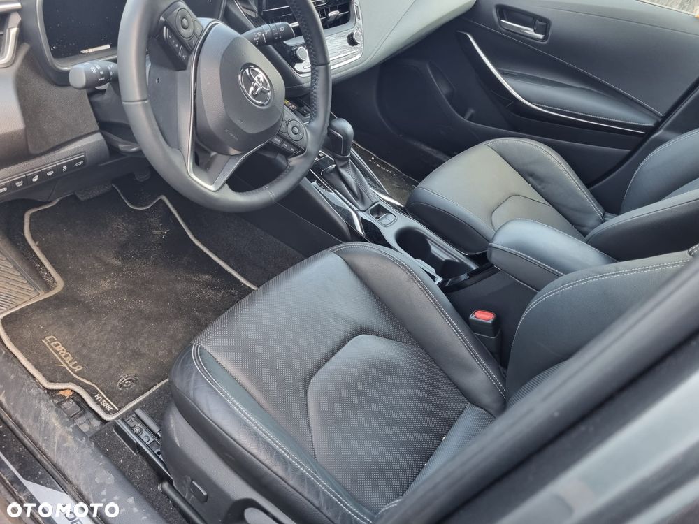 Toyota Corolla 2.0 Hybrid Executive - 11