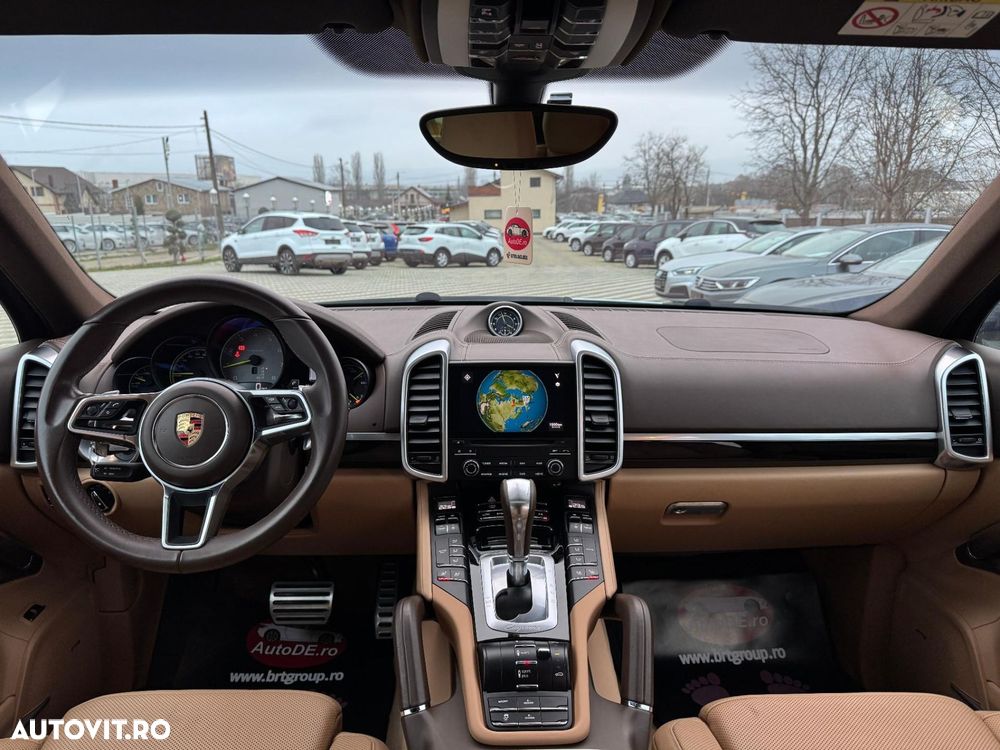 Porsche Cayenne - 8