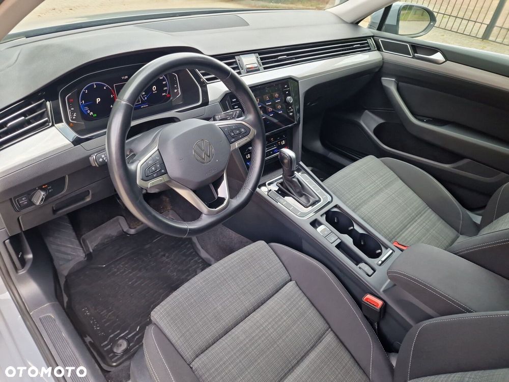 Volkswagen Passat - 12
