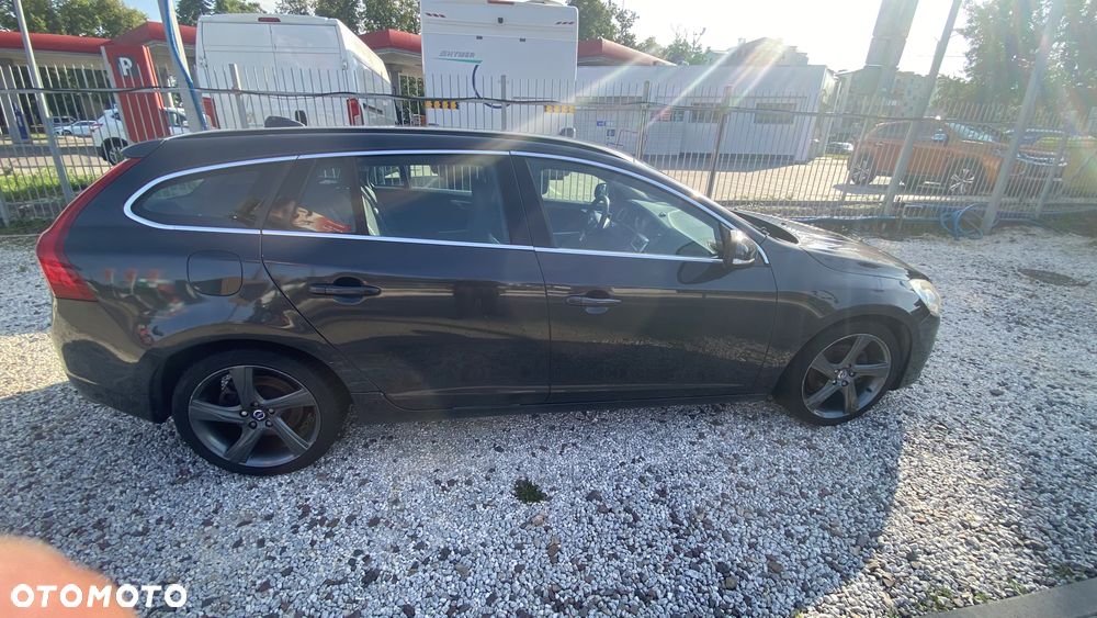 Volvo V60 D2 R-Design - 14