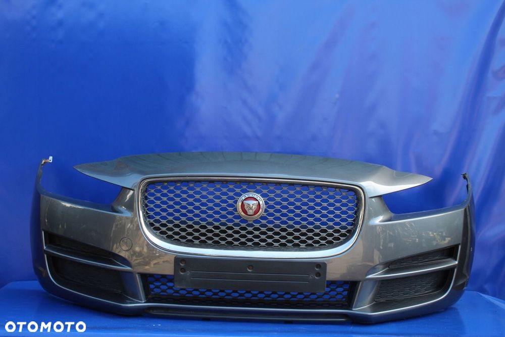 Atrapa chłodnicy grill znaczek emblemat stan BDB OE Jaguar XE X760 - 3