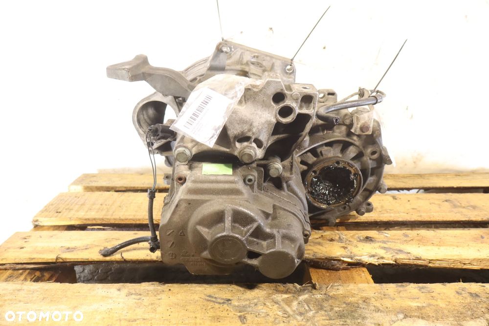 SKRZYNIA BIEGÓW 6 BIEGOWA VOLKSWAGEN JETTA V 2.0 GXV - 2