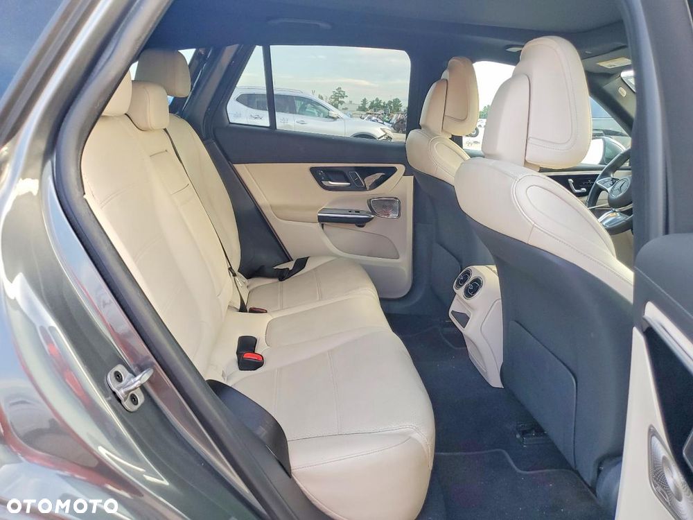 Mercedes-Benz GLC 300 4Matic 9G-TRONIC Avantgarde Advanced - 12