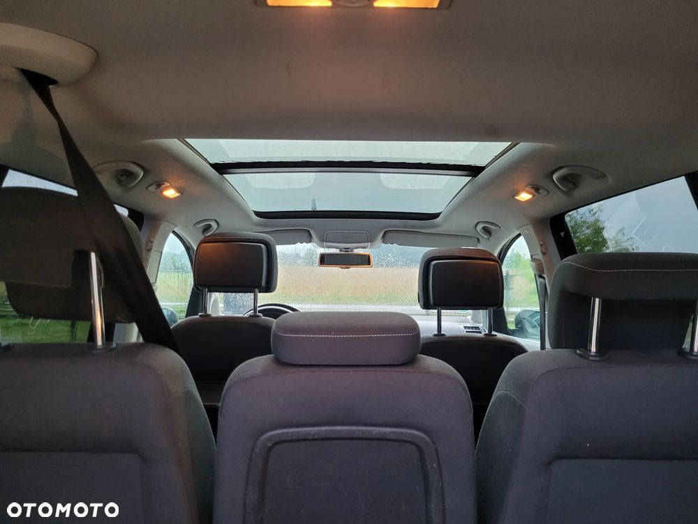Volkswagen Touran 2.0 TDI DPF MATCH - 40