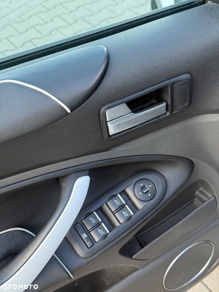 Ford Kuga 2.0 TDCi 4x4 Titanium - 23