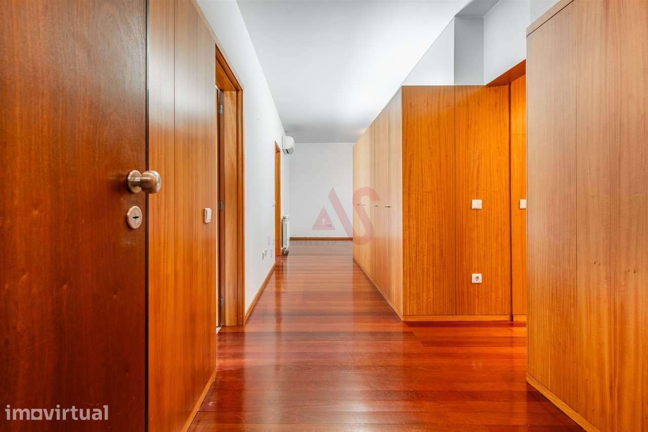 Apartamento T3 com 153 m² | Garagem Fechada | Ar Condicionado | Aqueci - Grande imagem: 3/20