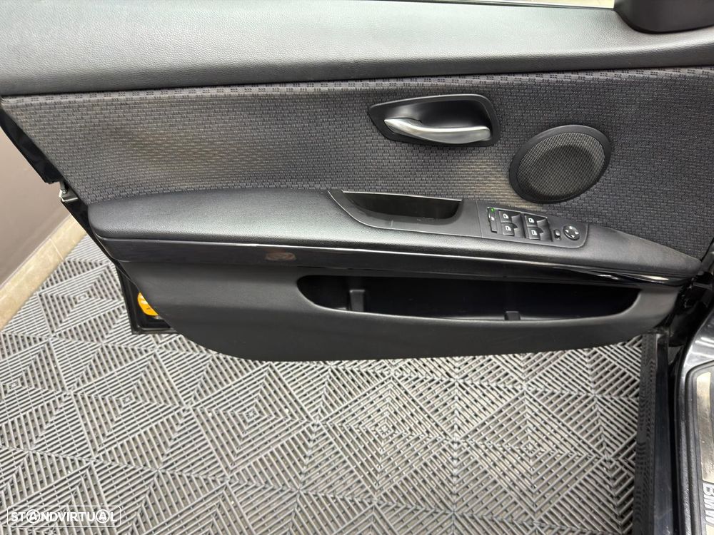 BMW 318 d Pack M - 31