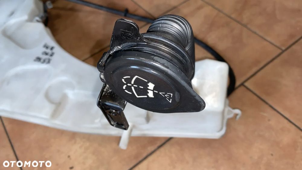 ZBIORNICZEK SPRYSKIWACZY BMW X5 E70 X6 E71 7161476 - 2