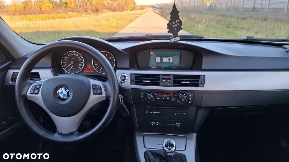 BMW Seria 3 320i - 25