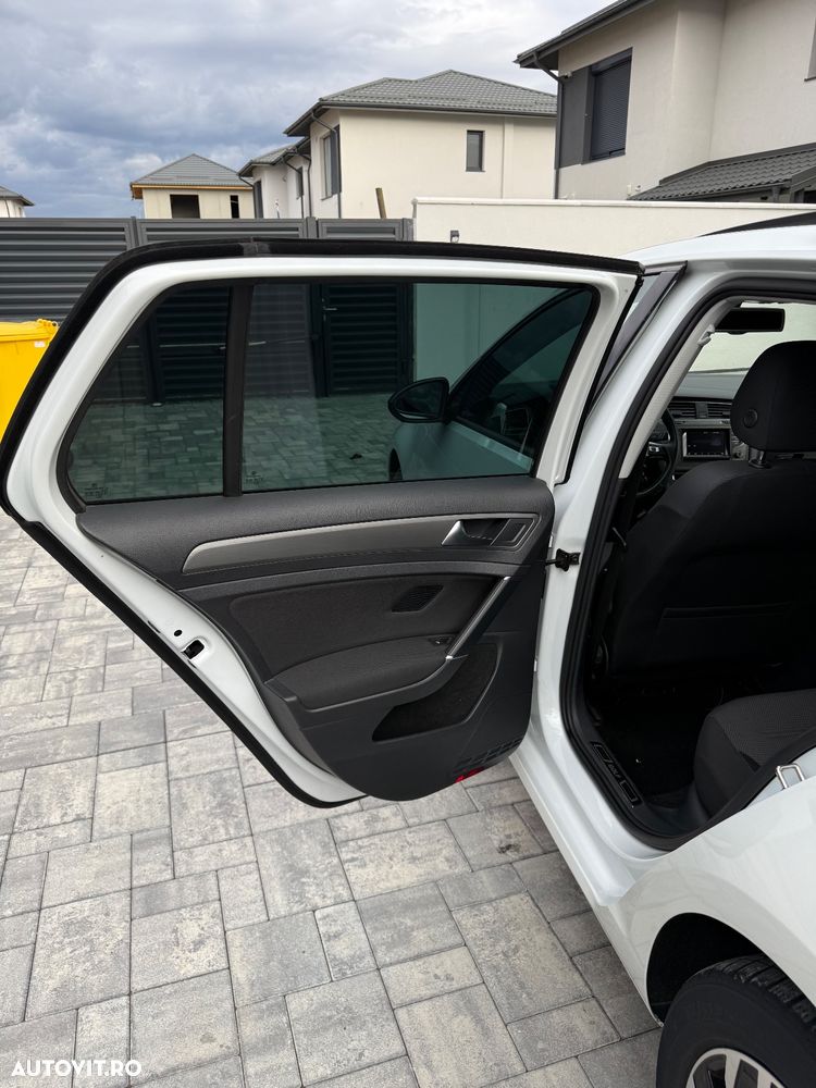 Volkswagen Golf 1.6 TDI DPF BMT DSG Comfortline - 26