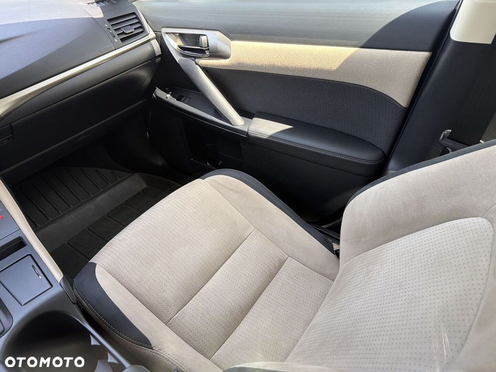 Lexus CT - 18
