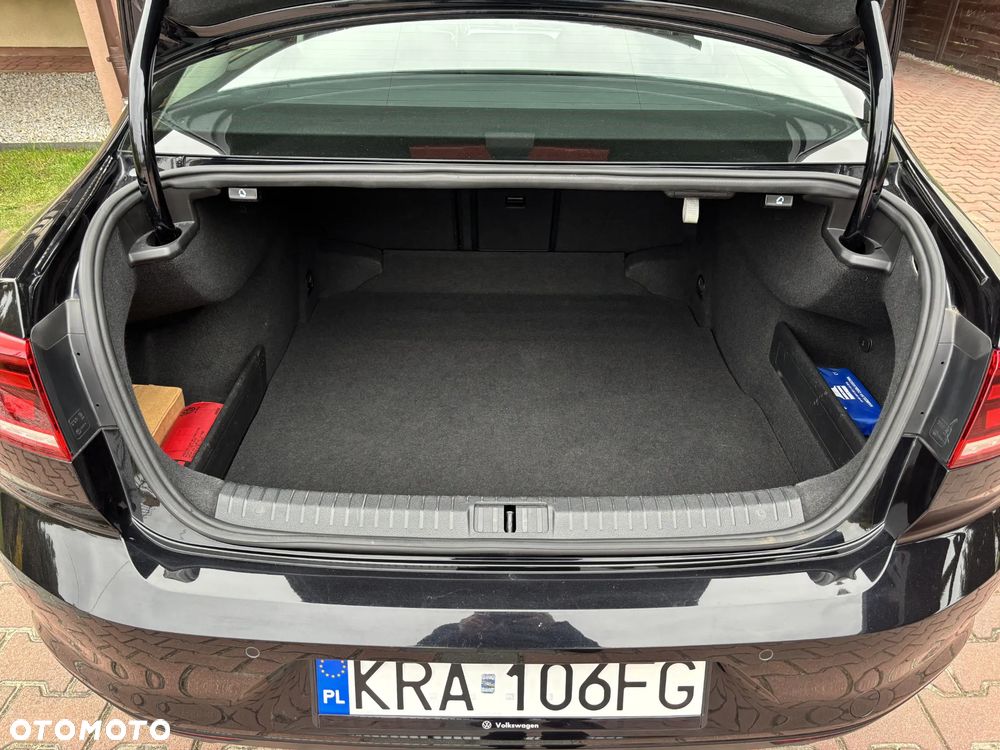 Volkswagen Passat - 19