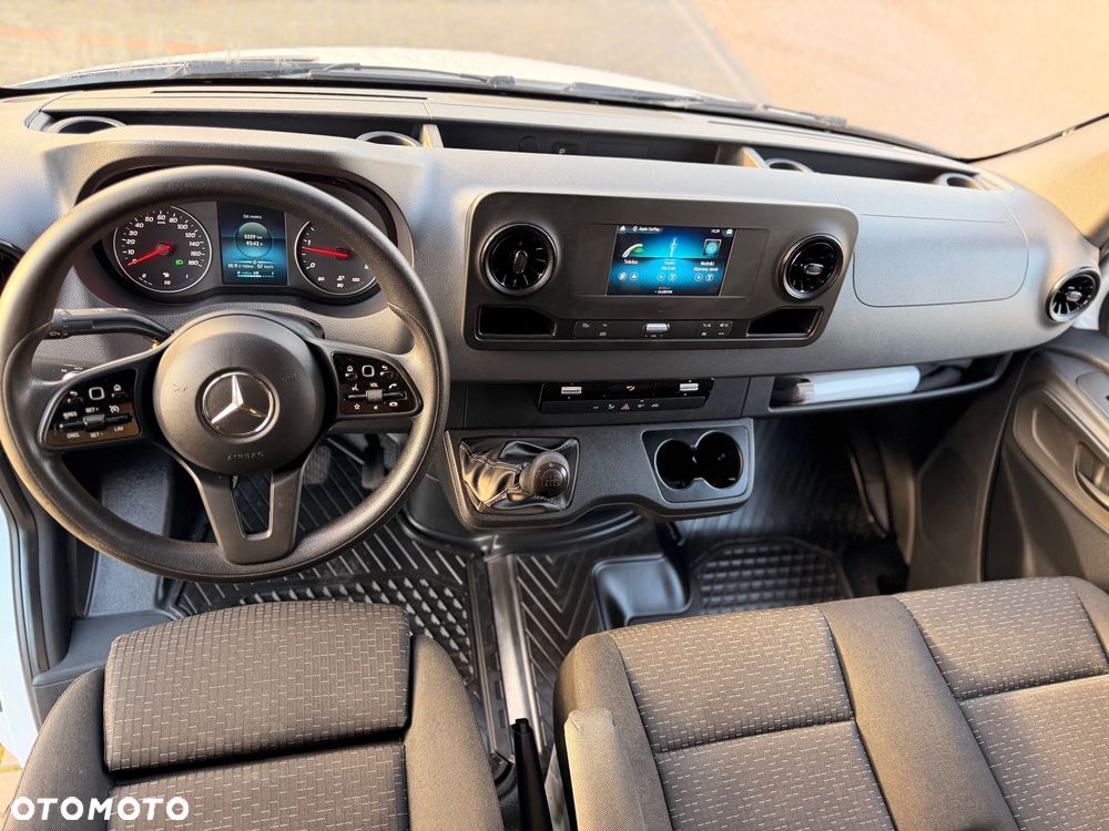Mercedes-Benz Sprinter - 22