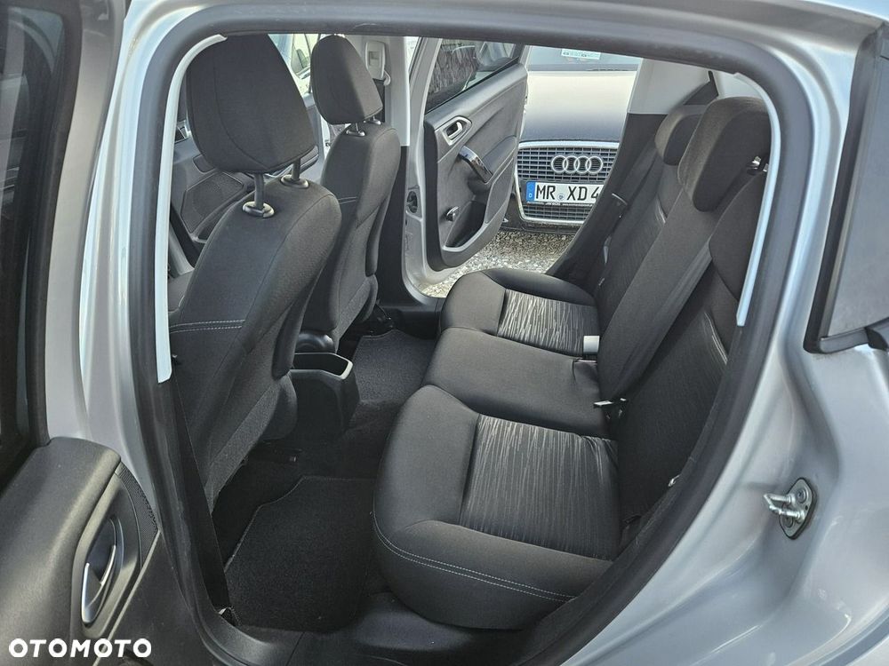 Peugeot 208 - 9