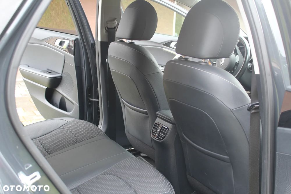 Kia XCeed - 10