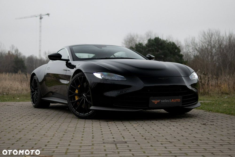 Aston Martin Vantage - 4