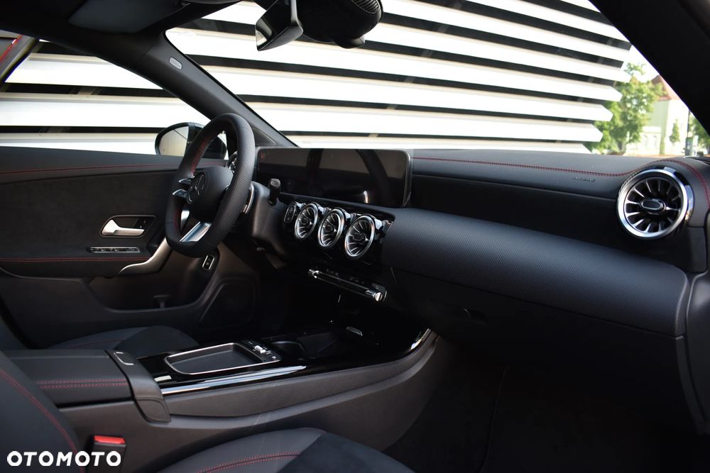 Mercedes-Benz CLA 200 d AMG Line 8G-DCT - 24