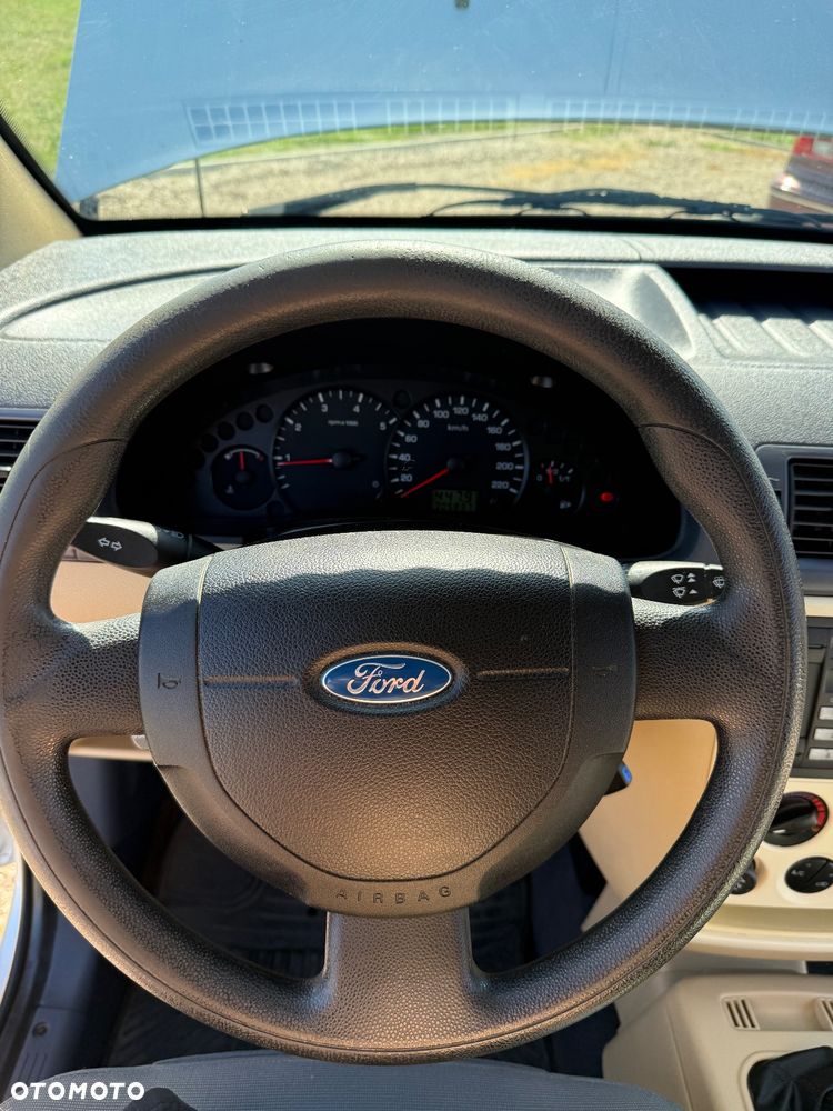 Ford Tourneo Connect - 19