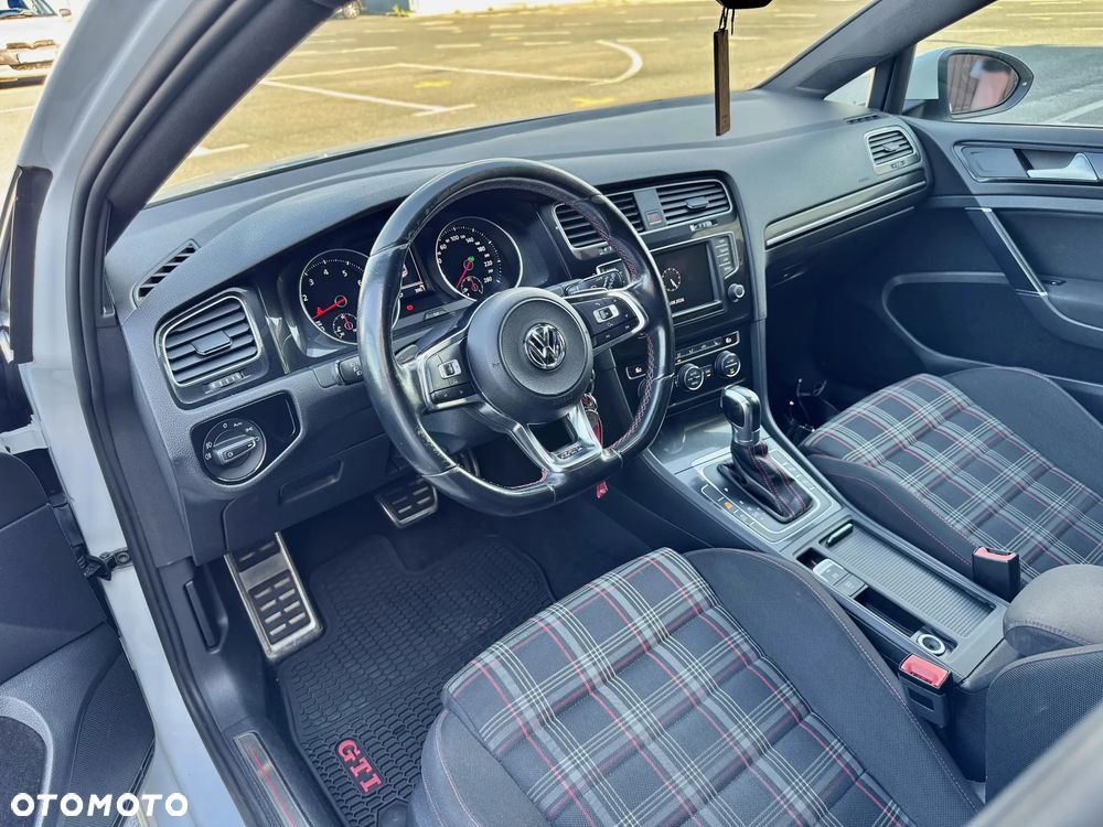 Volkswagen Golf - 14