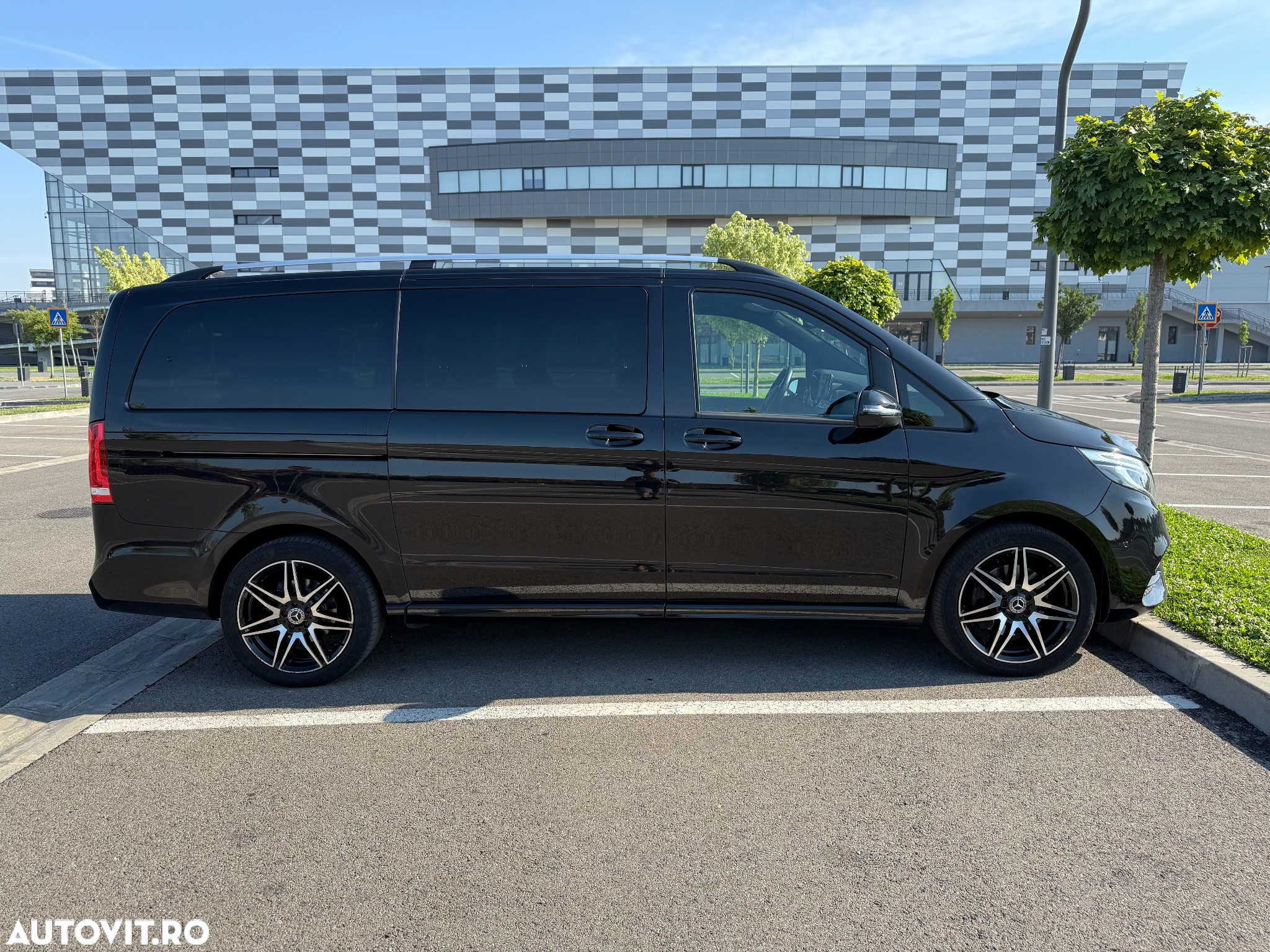 Mercedes-Benz V 300 d lang 4Matic 9G-TRONIC Avantgarde Edition 2021 - 8