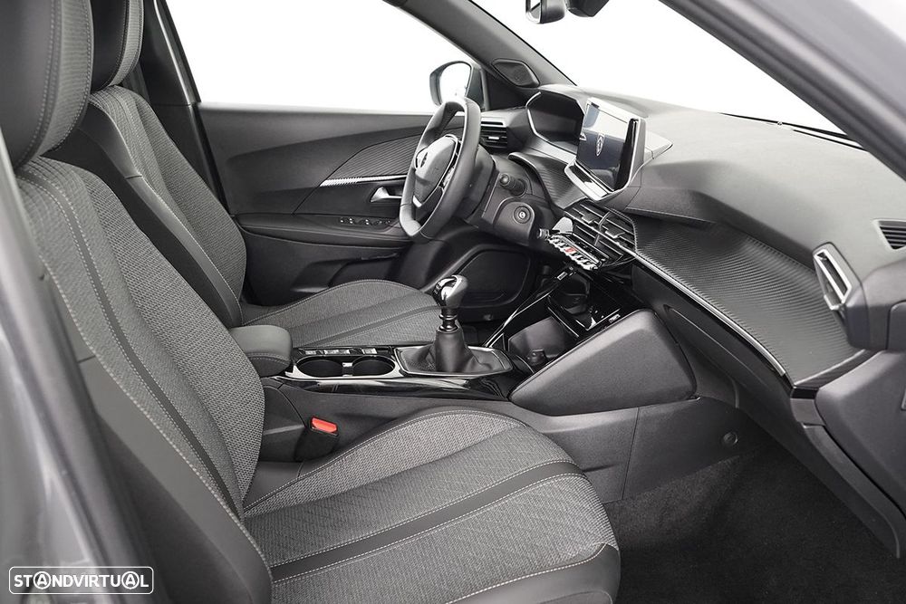 Peugeot 2008 1.2 PureTech Allure EAT8 - 22