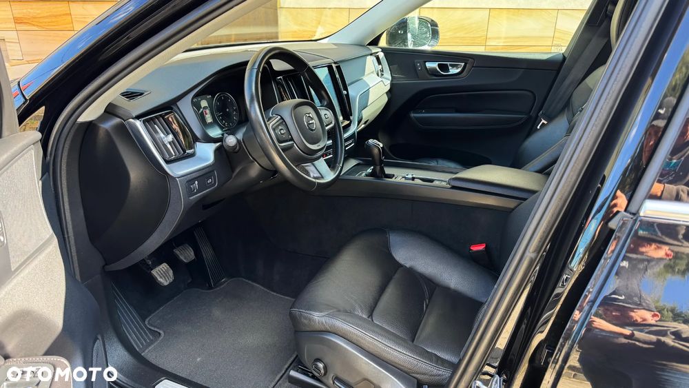 Volvo XC 60 D4 Momentum Pro - 16