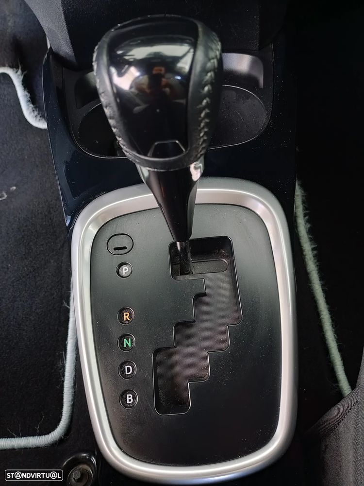 Toyota Yaris 1.5 HSD Comfort +P.Style+P.Techno — fotografia 53