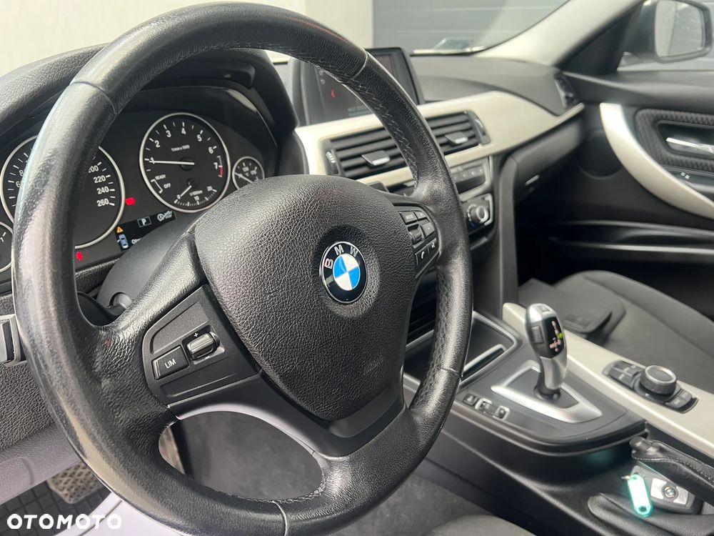 BMW Seria 3 318i - 10