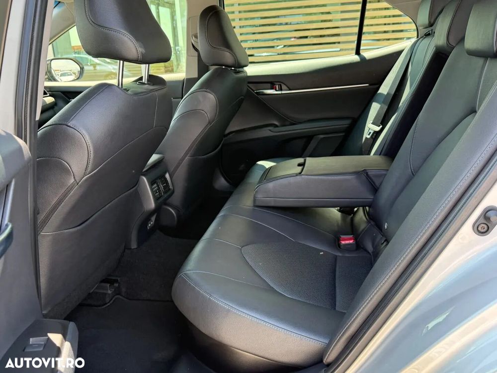 Toyota Camry 2.5 Dynamic - 17