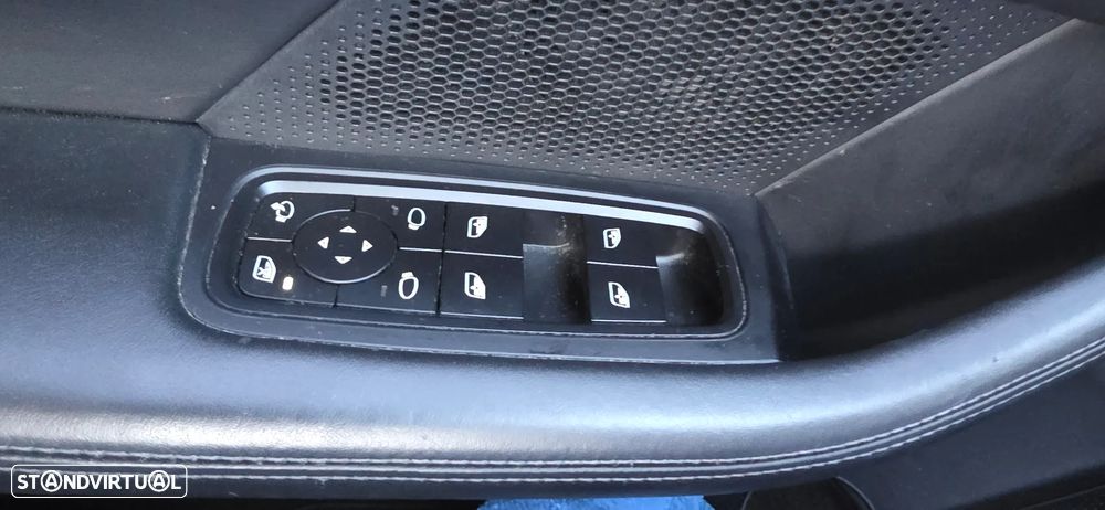 Porsche Taycan Cross Turismo 4 - 34