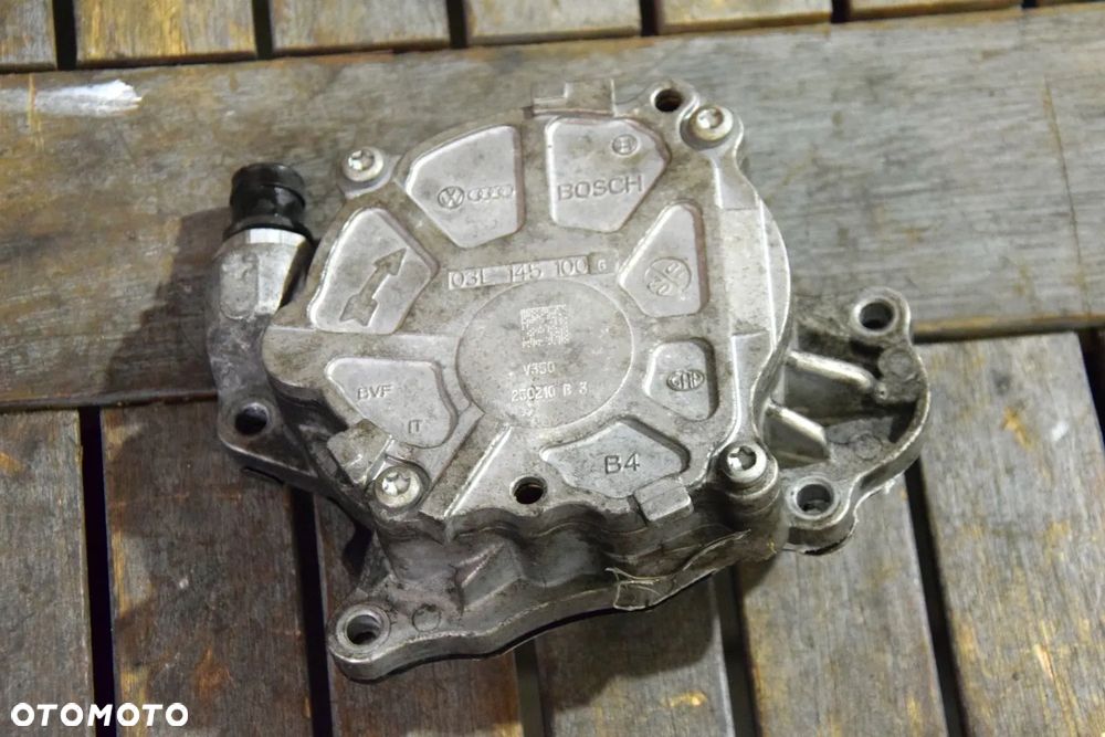 AUDI A3 8P LIFT 1.6 TDI Vacum pompa podciśnienia 03L145100 - 1