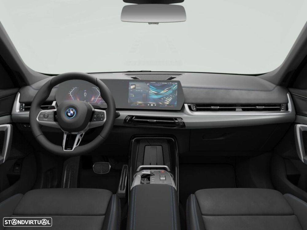 BMW iX1 eDrive20 Edição Desportiva M - 4