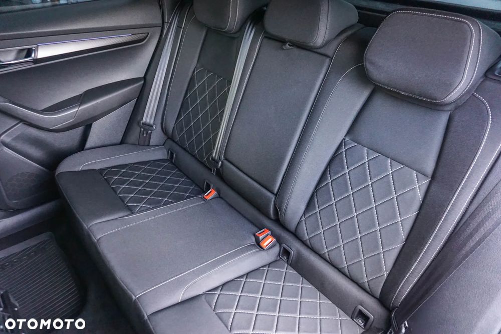 Skoda Karoq 2.0 TSI 4x4 Sportline DSG - 32