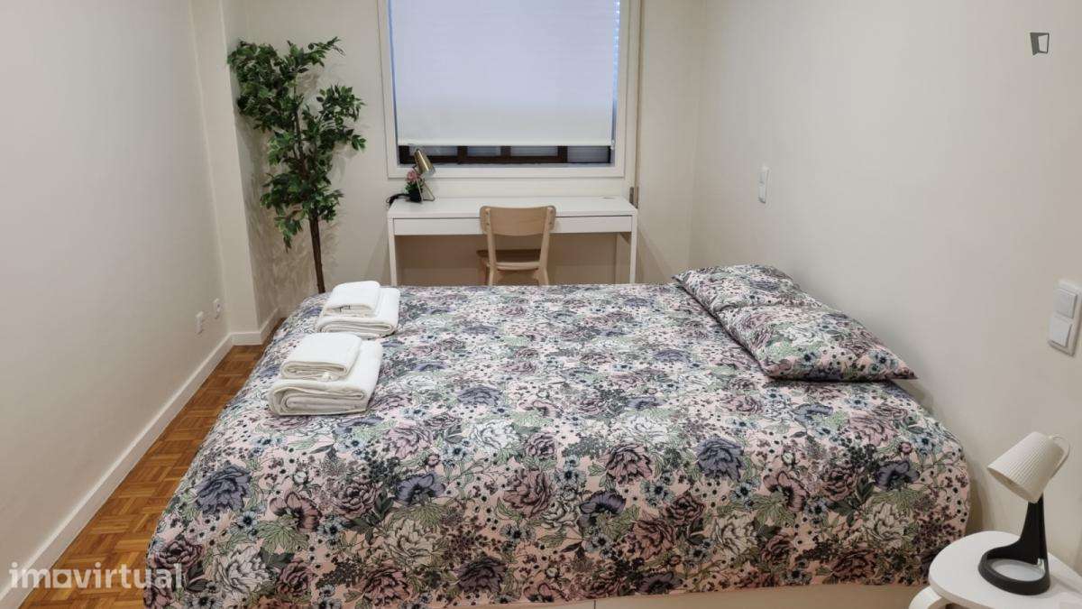 Quarto - localizado em Senhora da Hora Porto - Grande imagem: 5/11