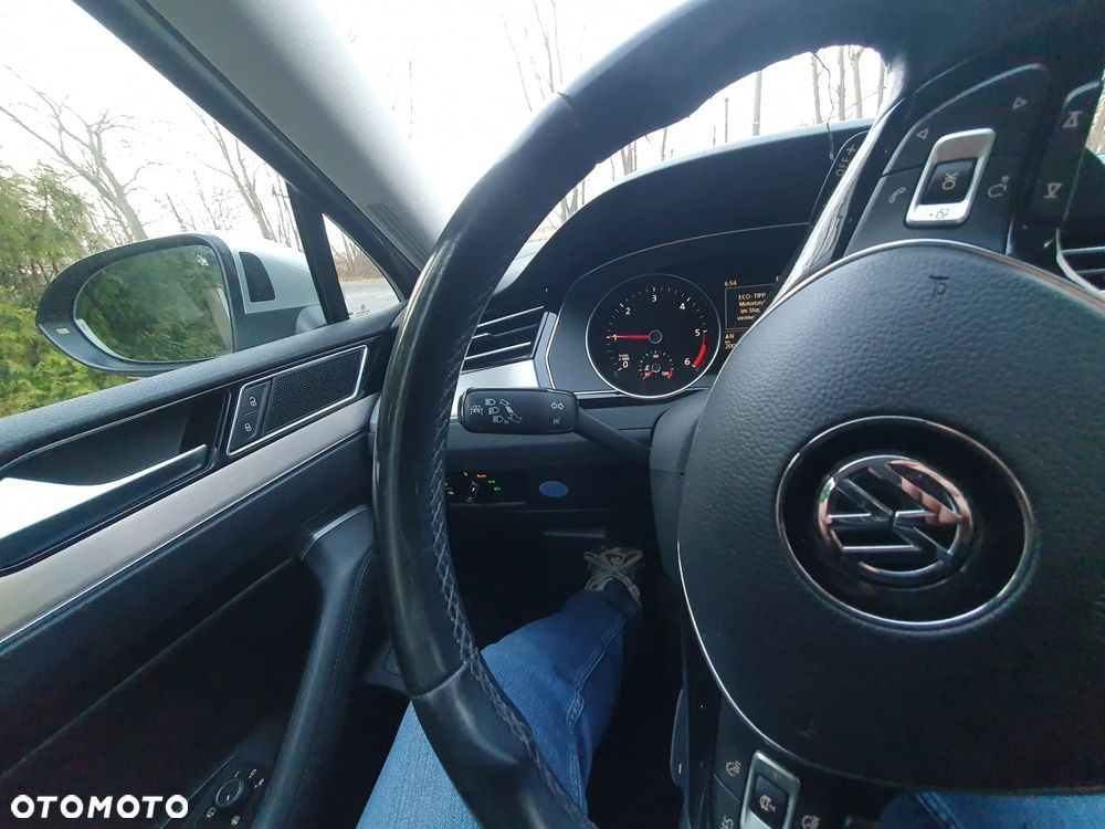 Volkswagen Passat 2.0 TDI SCR DSG Highline - 15