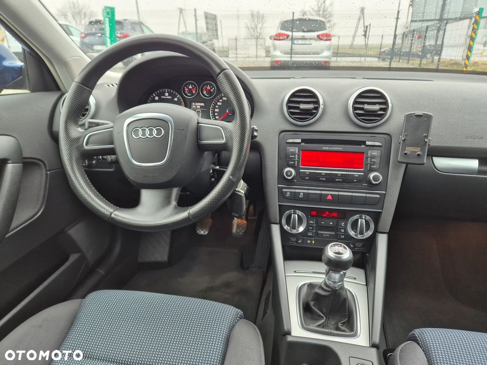 Audi A3 Sportback 1.6 TDI DPF Ambiente - 11