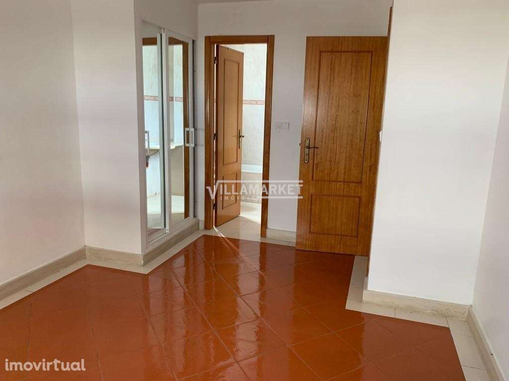 Apartamento T3 da banca inserido na Urbanização Cerrado dos Ciprestes - Grande imagem: 4/18