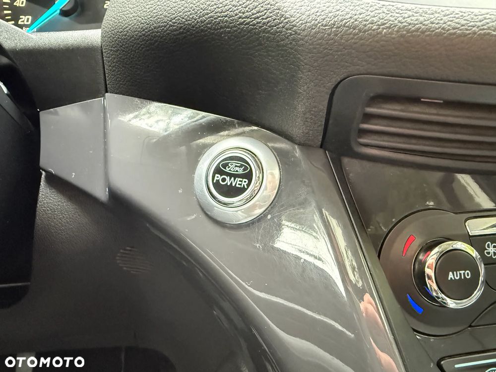 Ford Kuga 2.0 TDCi 2x4 Titanium - 21