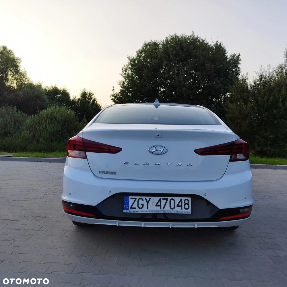 Hyundai Elantra 1.6 Comfort - 2