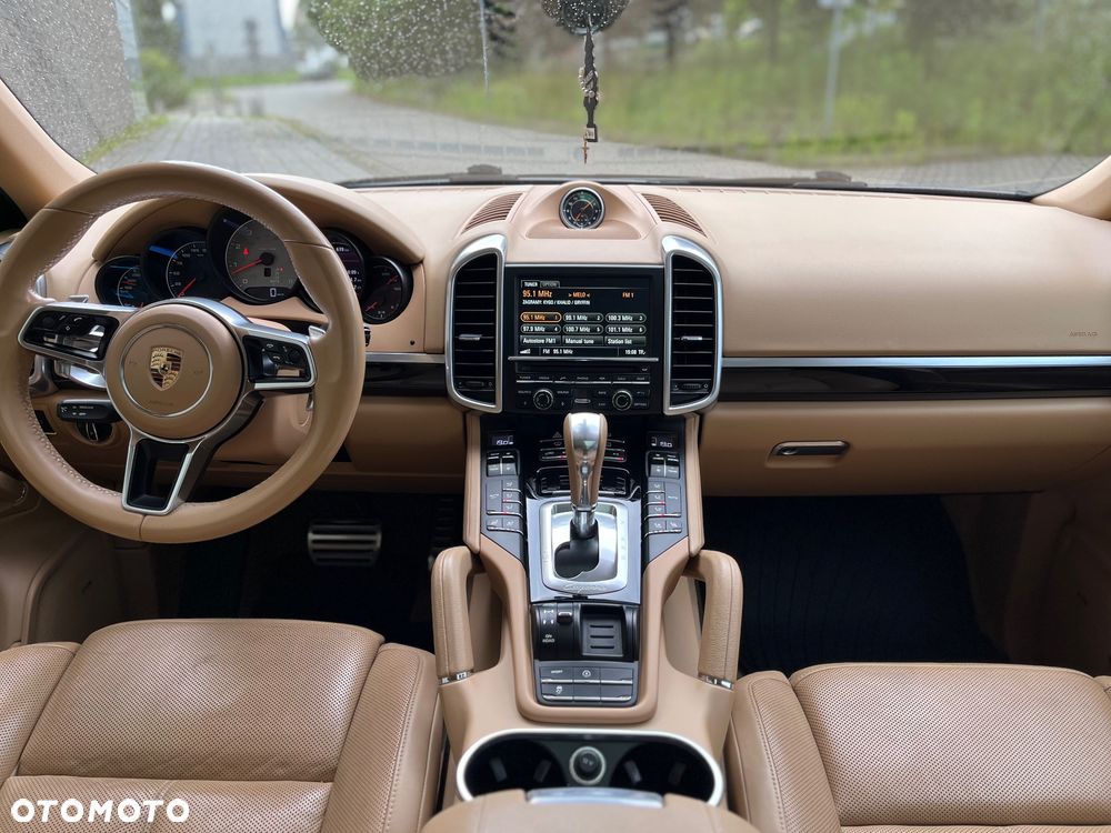 Porsche Cayenne S Platinum Edition - 16