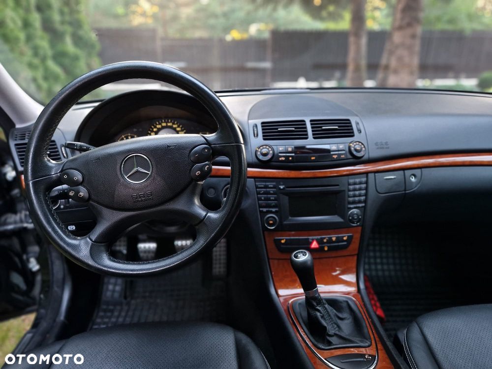 Mercedes-Benz Klasa E 200 Kompressor Classic - 17