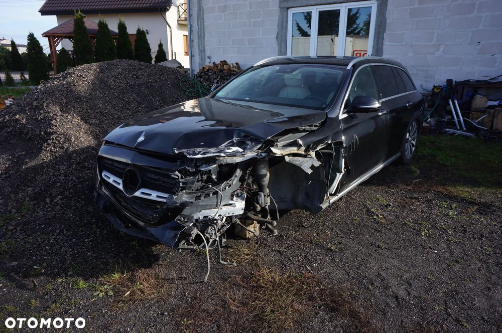 Mercedes-Benz Klasa E 220 d 4Matic All-Terrain 9G-TRONIC Exclusive - 2