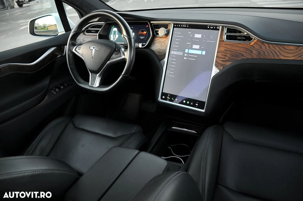 Tesla Model X - 4