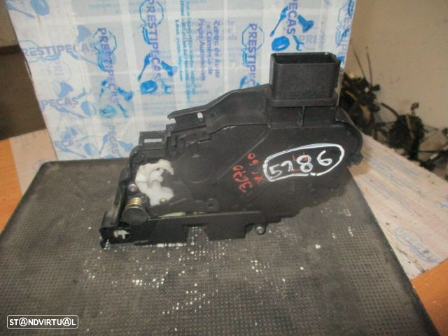 Fecho 31253659 VOLVO XC60 2014 2.0D 163CV 5P AZUL TESQ  10 PINOS - 2
