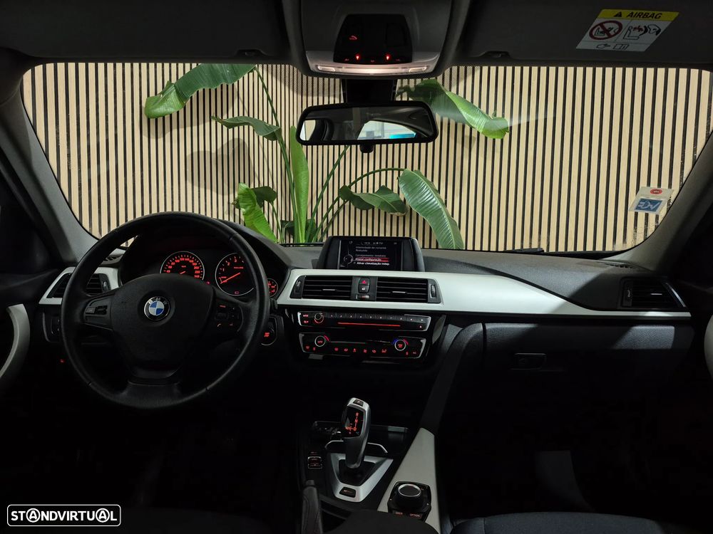 BMW 330 e iPerformance Advantage - 12