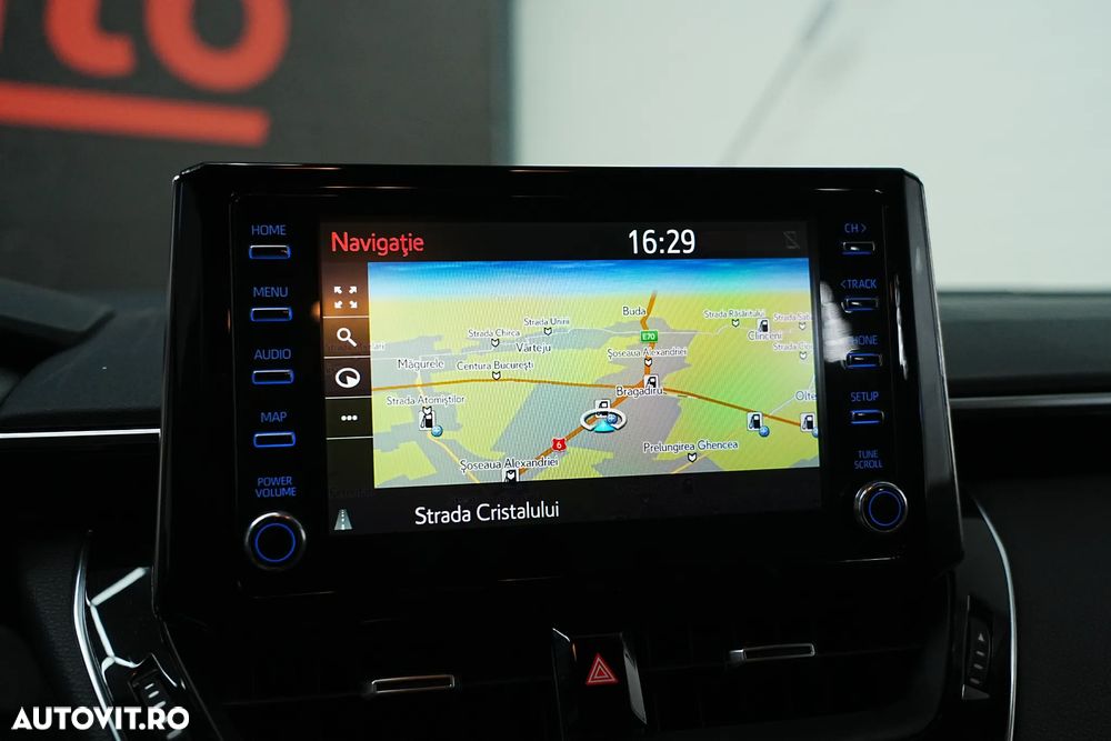 Toyota Corolla 1.8 HSD Business - 28