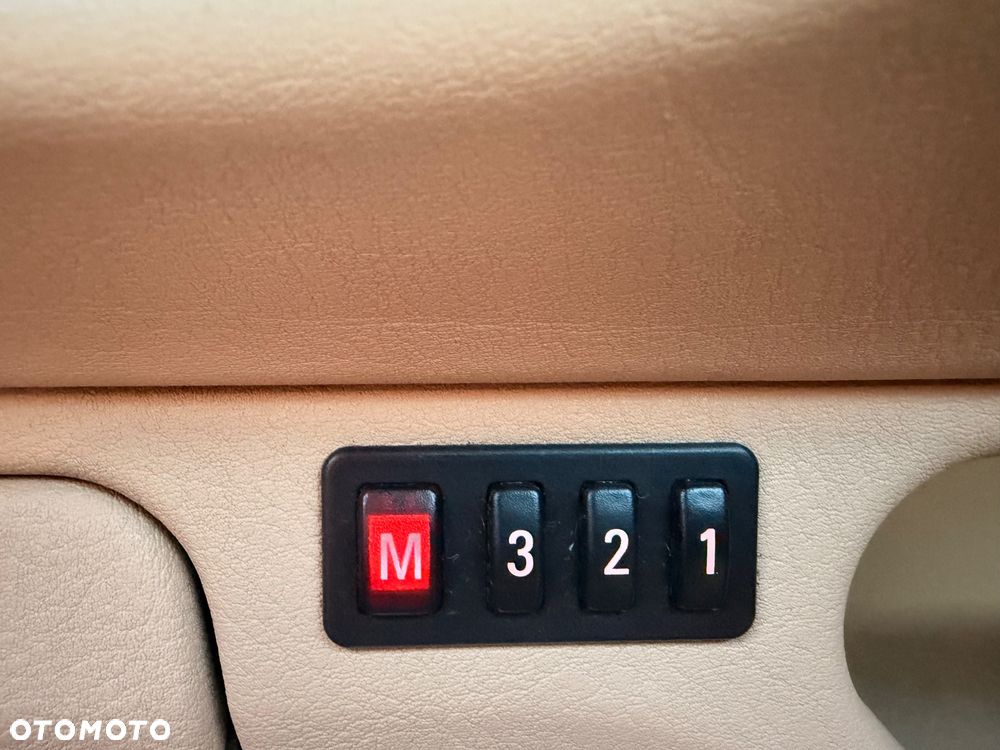 BMW Seria 7 728i L - 34