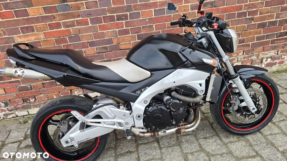 Suzuki GSR - 8