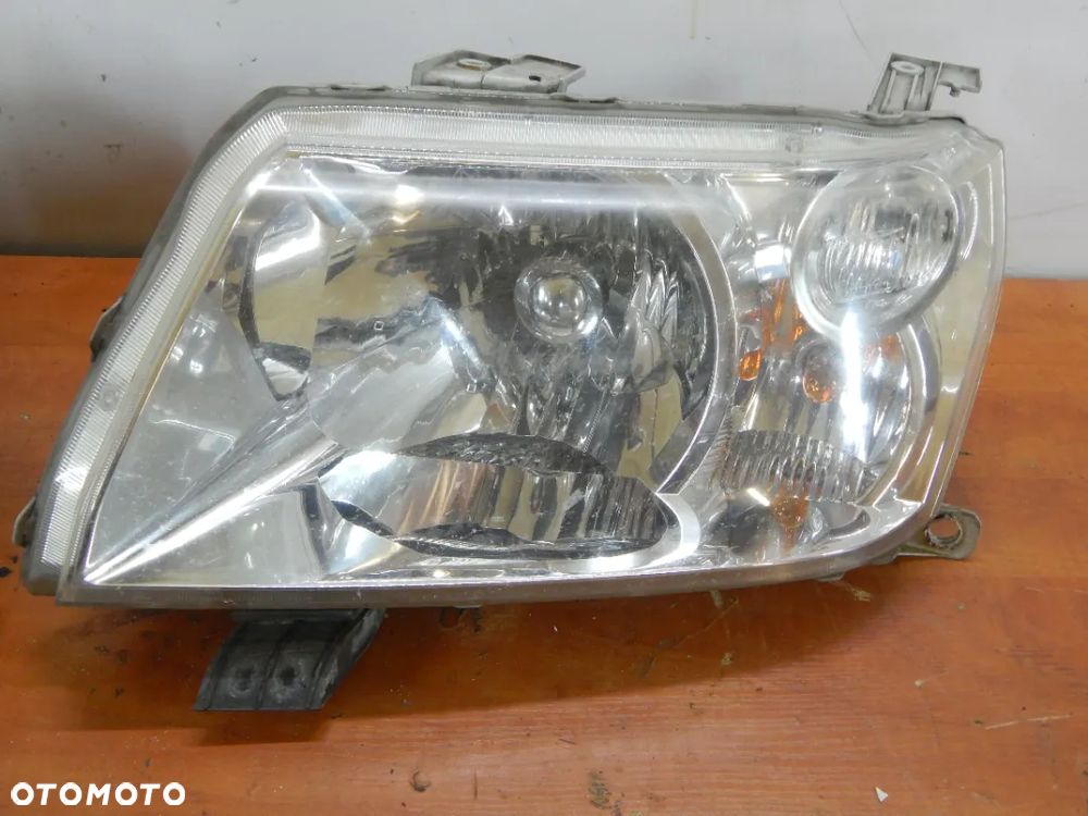 Lampa prawy przód Suzuki Grand Vitara II 05-14 Łuków części - 7