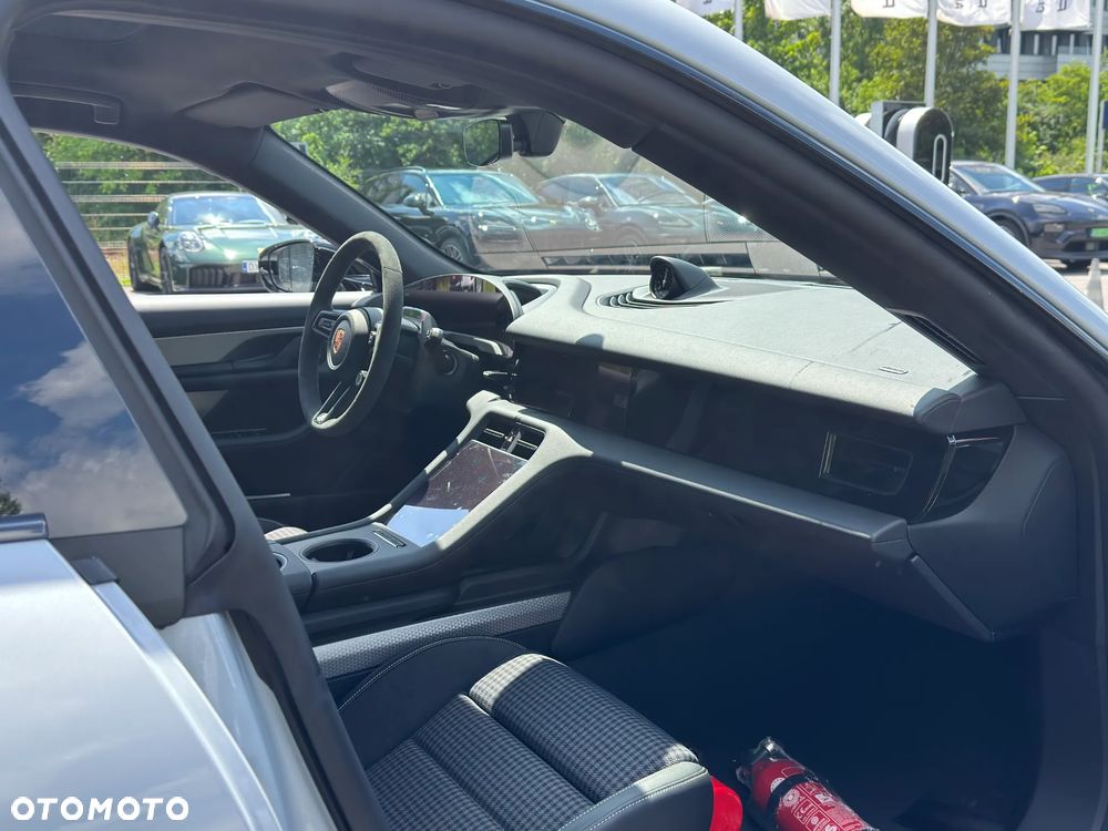 Porsche Taycan 105kWh 4 - 23